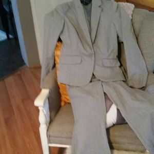 Light weight pant suit